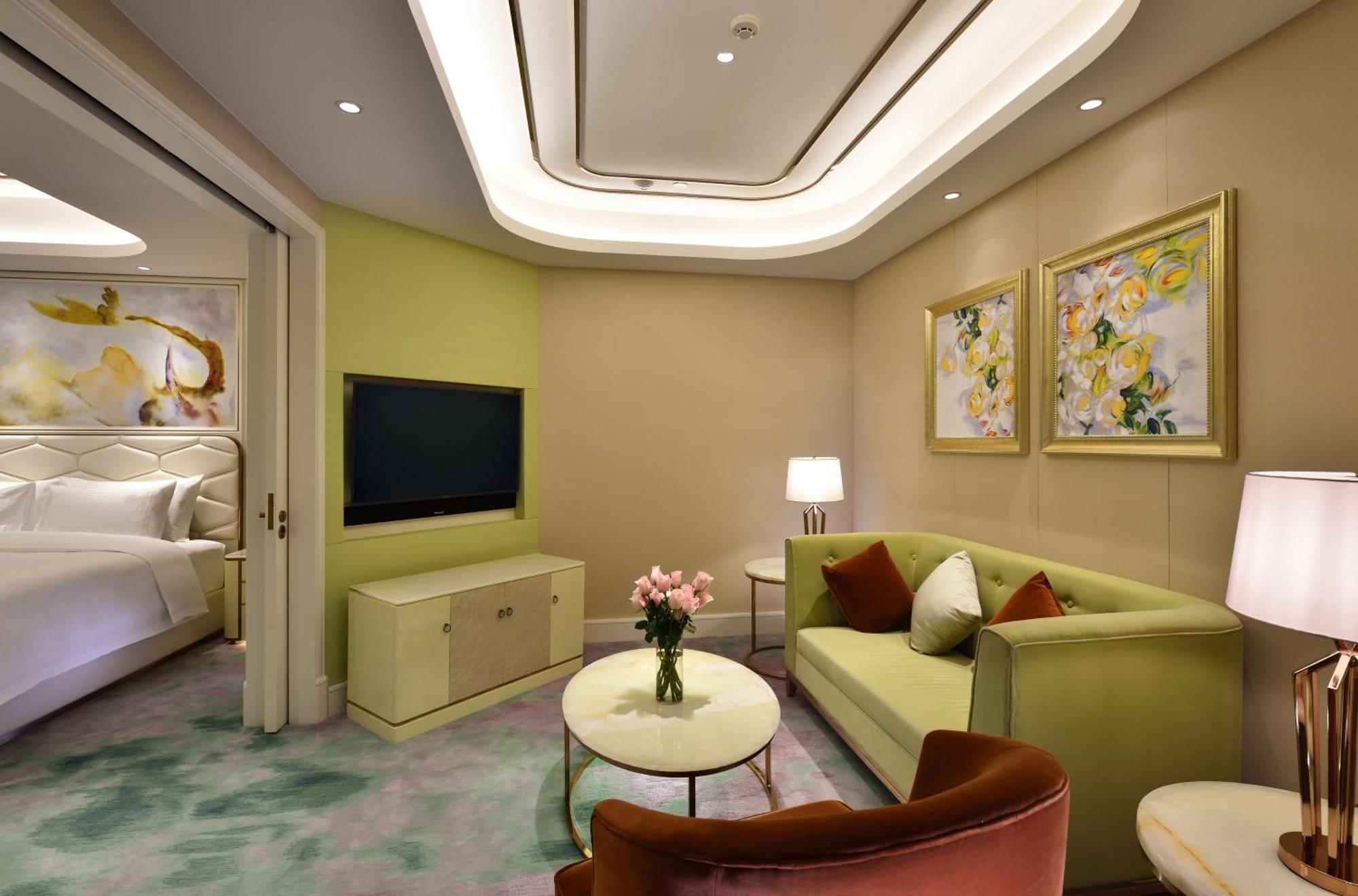 Collection Executive Suite