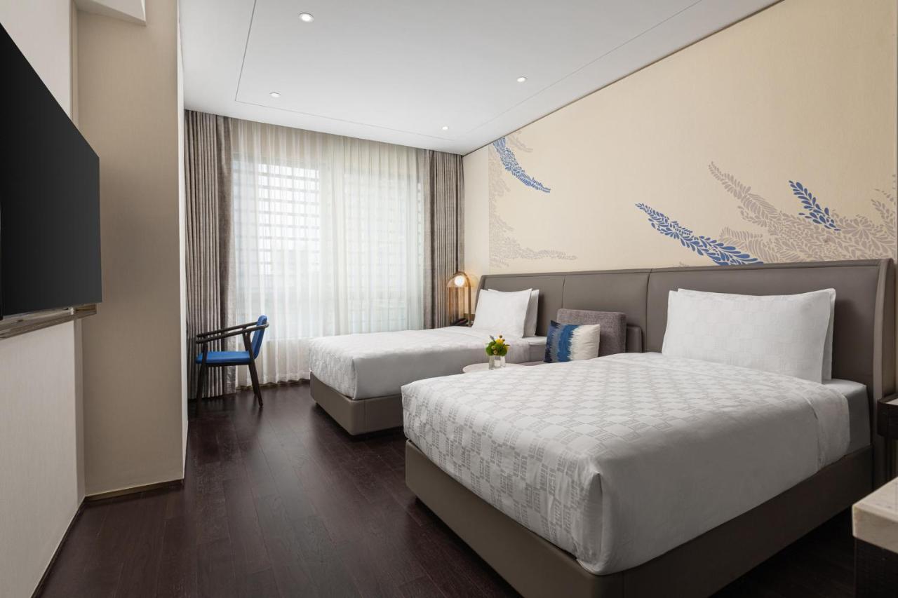 Double Room Mobility Accessible Roll Shower