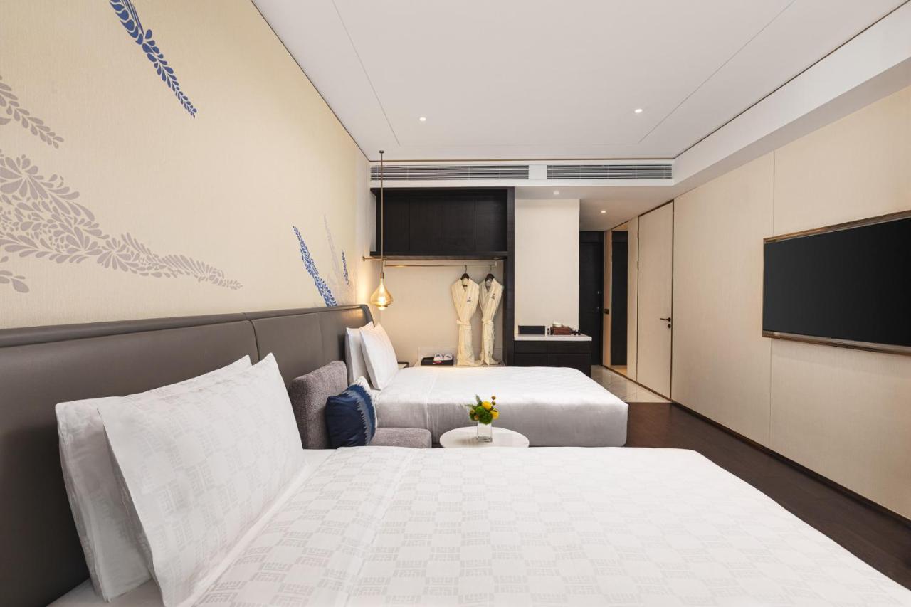 Double Room Mobility Accessible Roll Shower