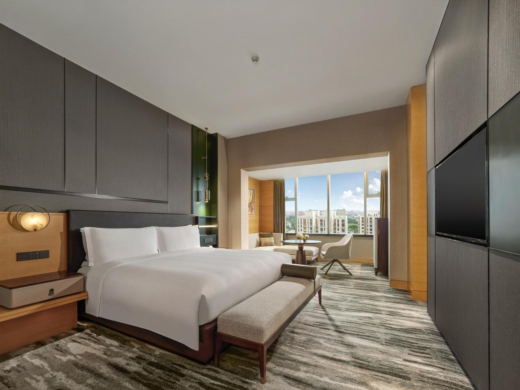 Deluxe Superior King Room