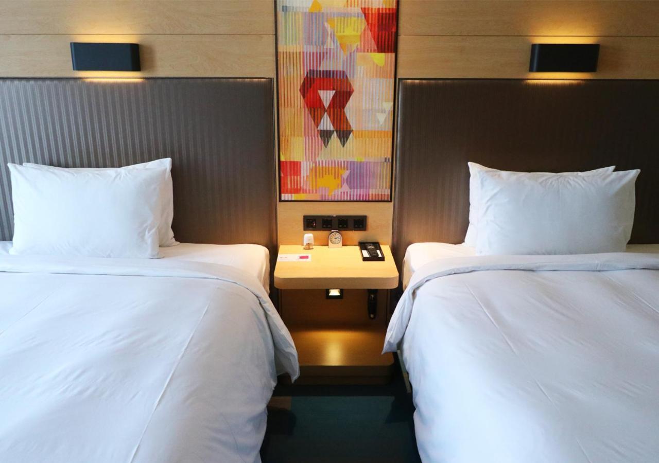 Double Room Two Double Beds High floor
