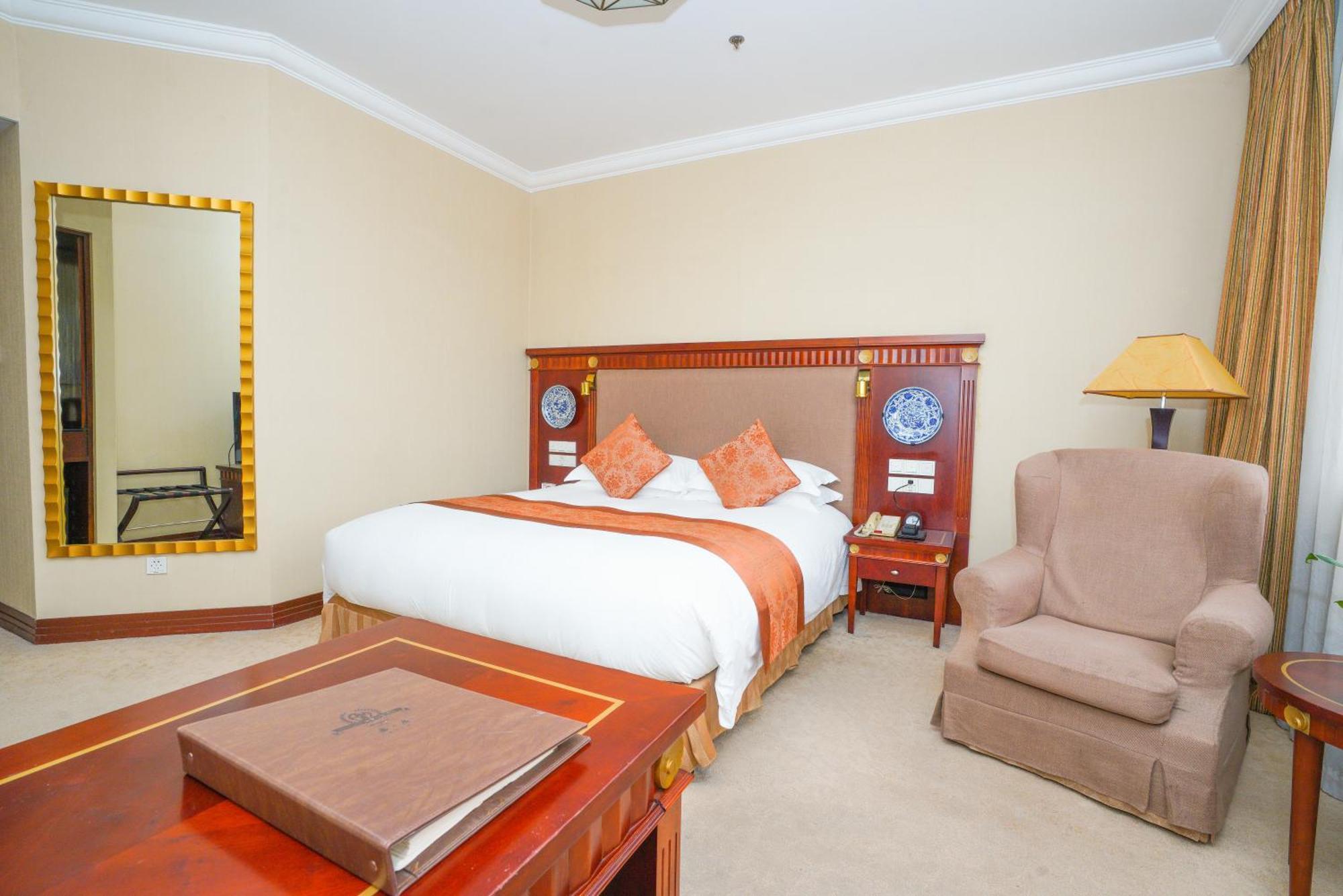 Bund View Classic Queen Room