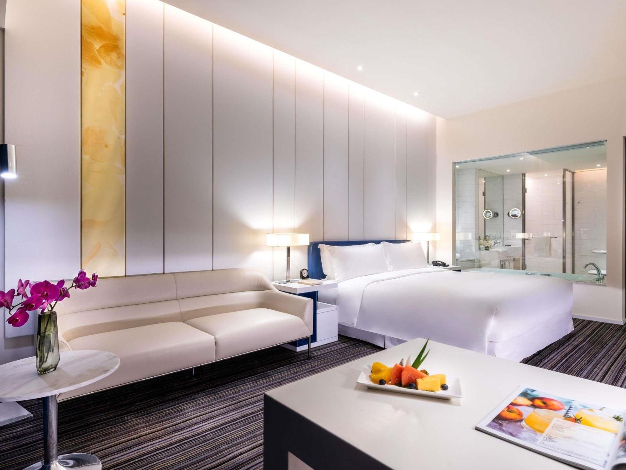 Executive King Room Lounge Access