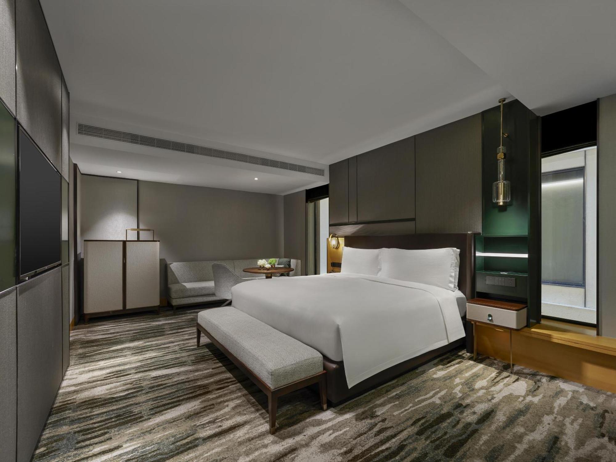 Tranquil Deluxe King Room