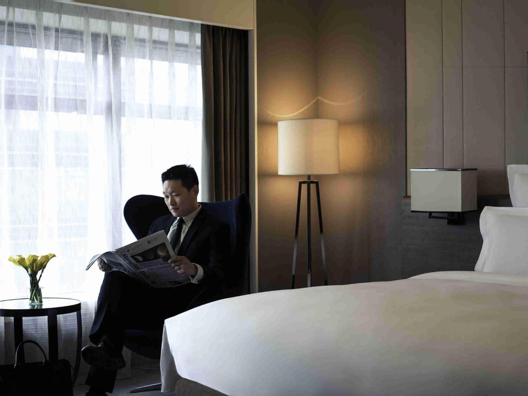Superior King Room City View
