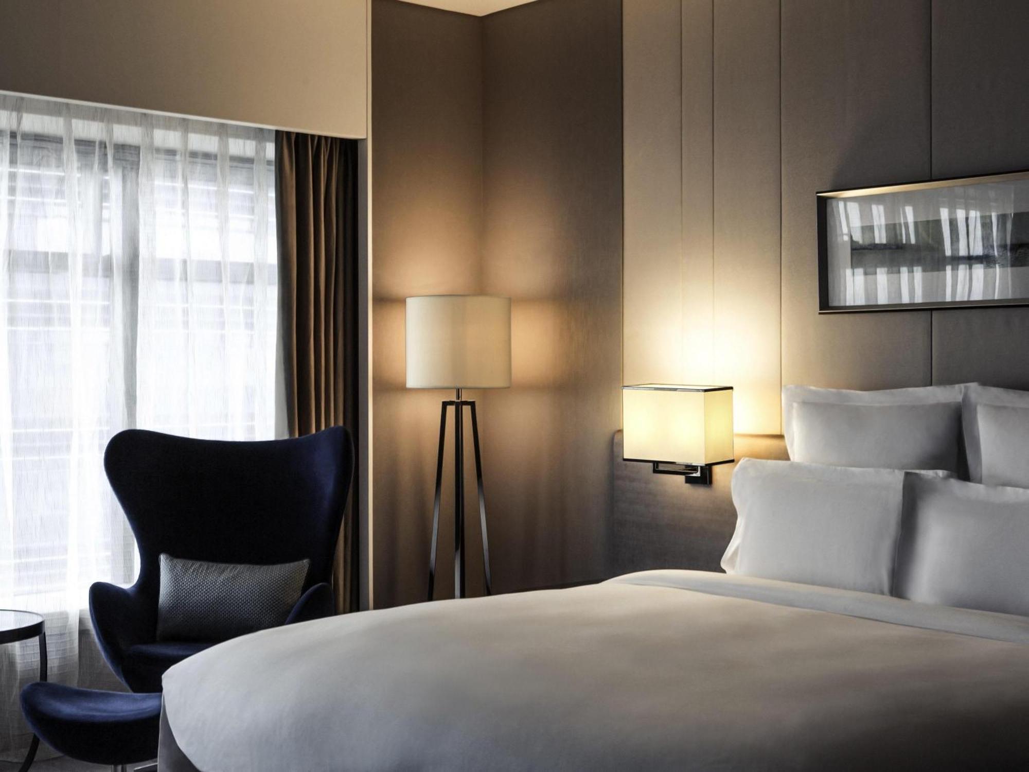 Deluxe King Room City View