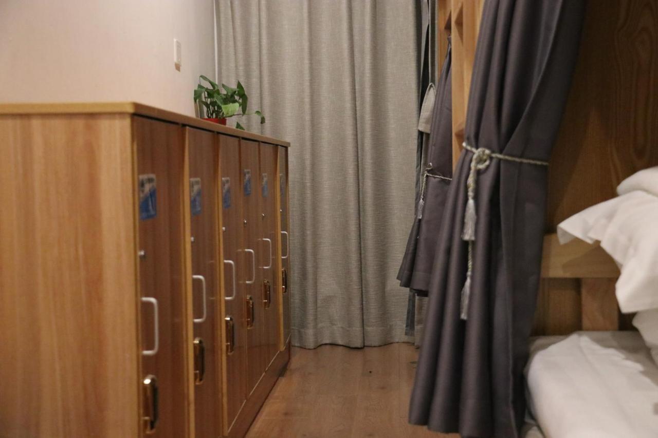 Bed Male Dormitory Room