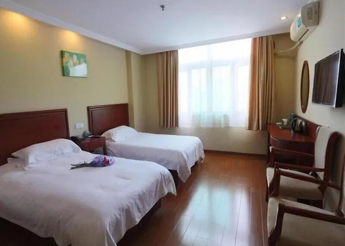 Greentree Inn Shanghai Pudong Airport Huaxia East Road Railway Station Shell Hotel