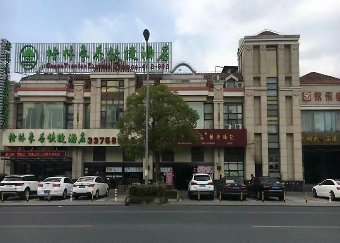 Vatica Shanghai International Tourism Resort Luoshan Road Subway Station Hotel